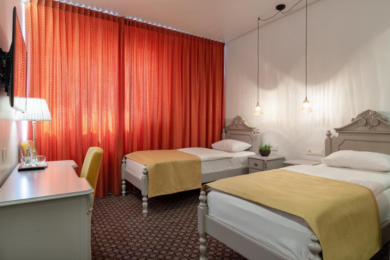 Hotel Sinchronas Telšiai Exteriör bild
