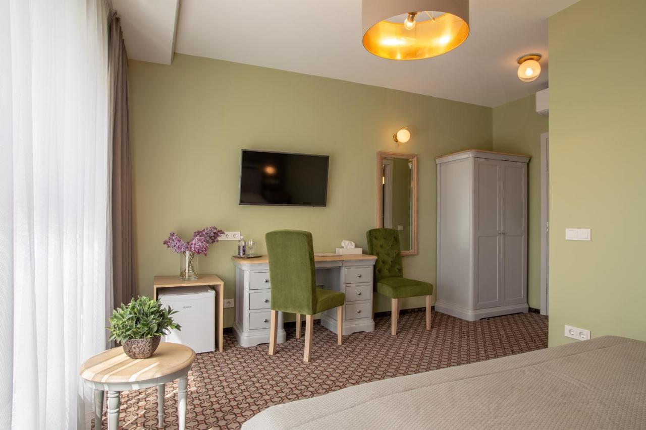Hotel Sinchronas Telšiai Exteriör bild