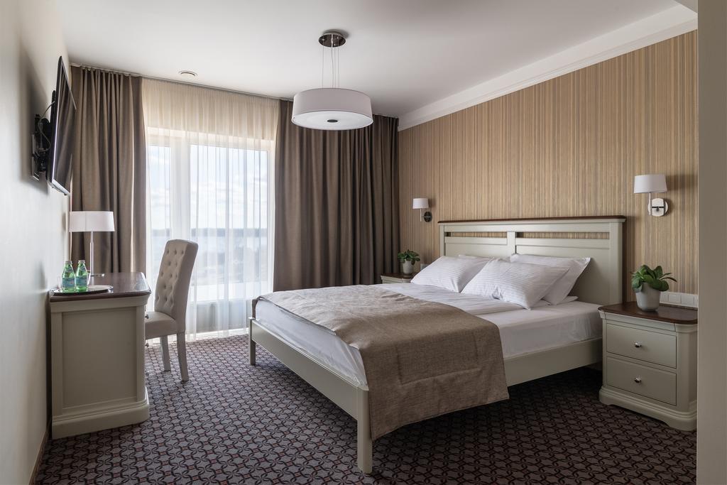 Hotel Sinchronas Telšiai Exteriör bild