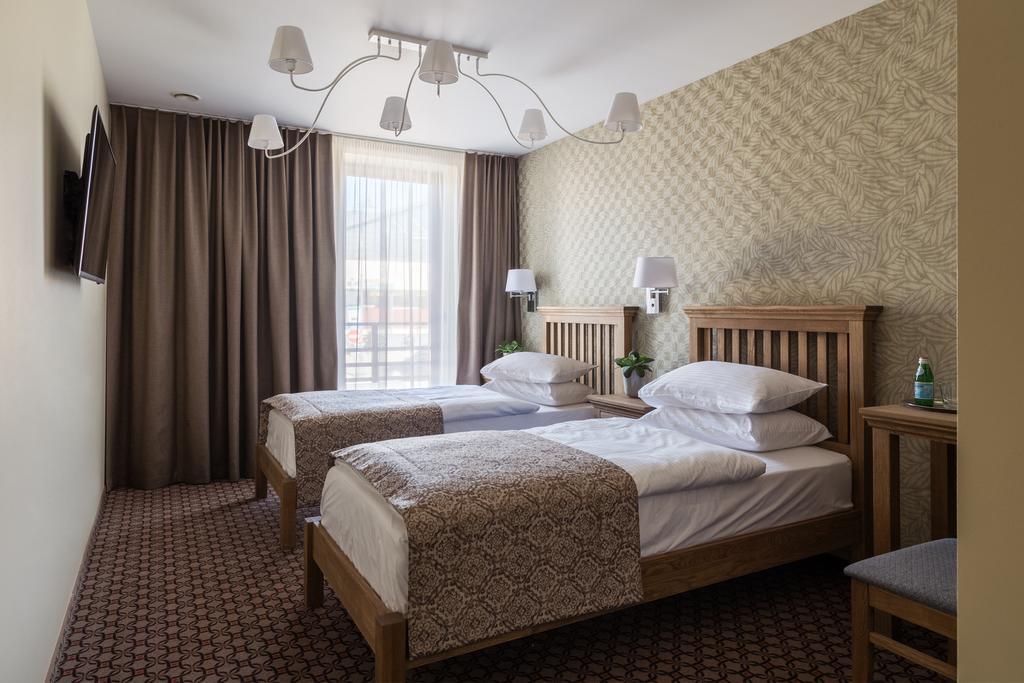 Hotel Sinchronas Telšiai Exteriör bild